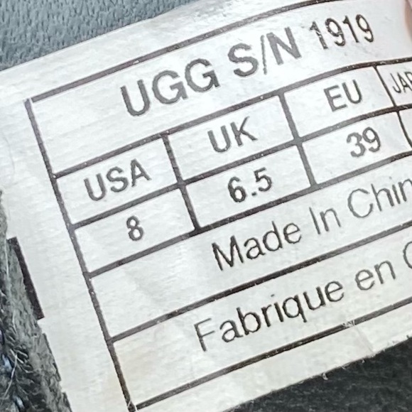 UGG LEATHER FINNEGAN BOOTIES - Picture 12 of 12